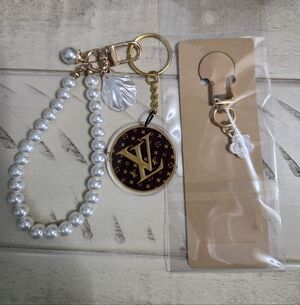 Pearl Beaded Wristlet Keychain with Gold-Tone Monogram Charm, HandMade, NEW